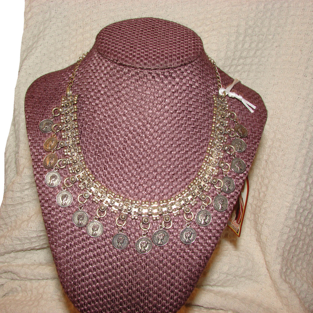 Coin Style Choker (Queen Elizabeth 2)